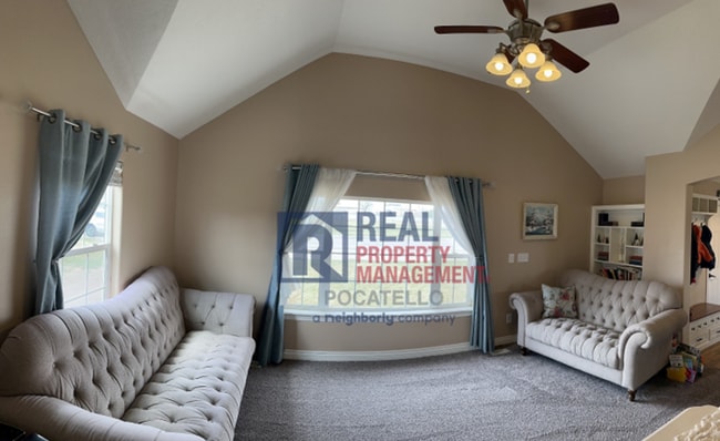 Building Photo - 3 bed 2 bath - House - Pet Friendly