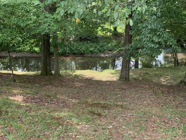 Foto del edificio - 2 Bedroom 1 Bath Home with FULL Basement