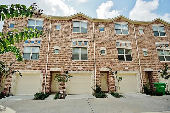 Foto del edificio - 2710 Hullsmith Dr