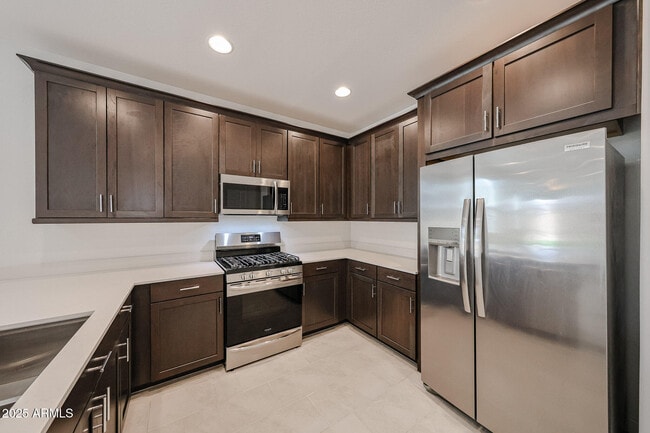 Building Photo - 2068 W Sierra Sunset Trail