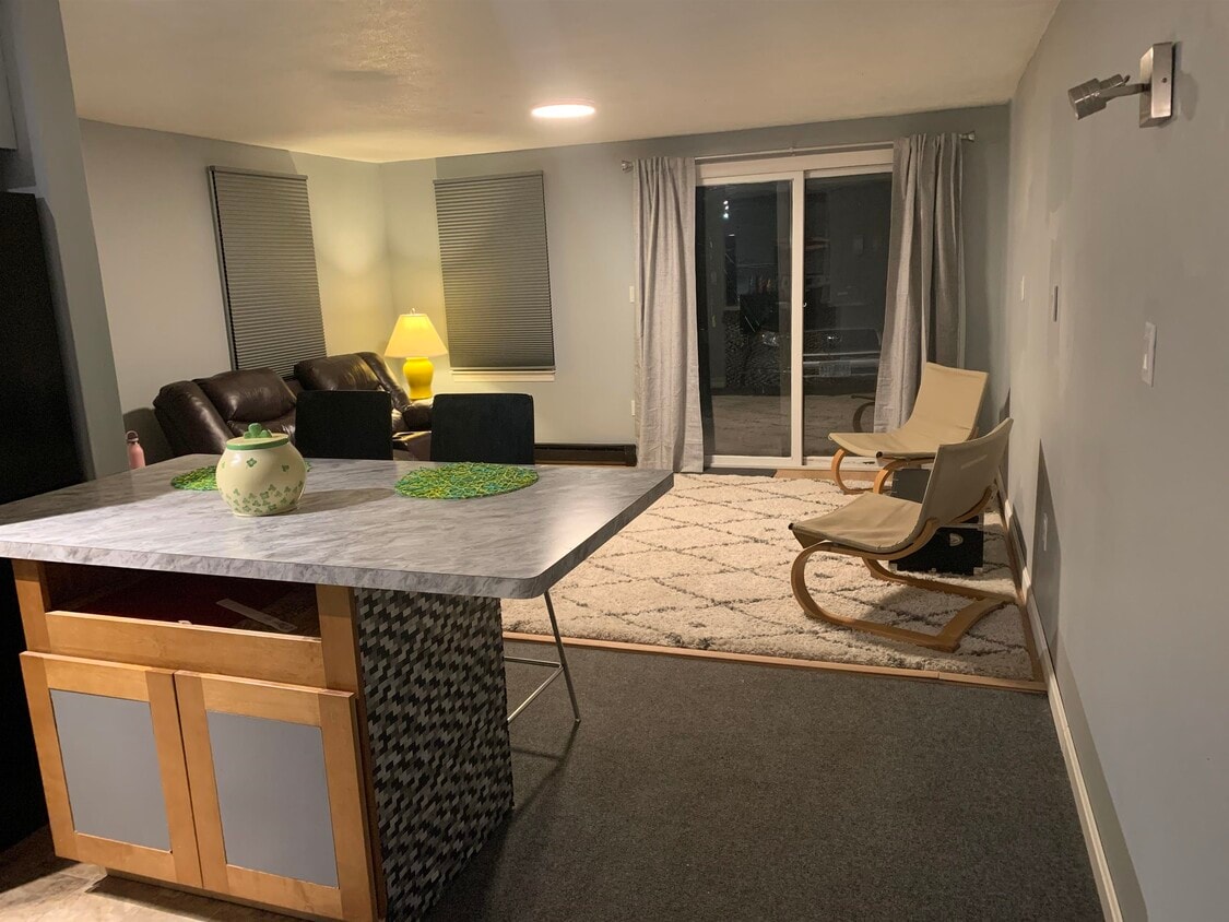 Primary Photo - 8 Plaza Village Rd