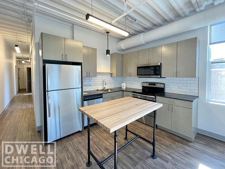 Primary Photo - 911 W Dakin St