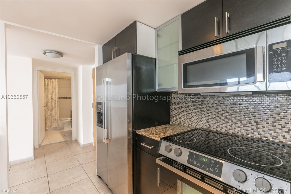 Primary Photo - 7601 E Treasure Dr