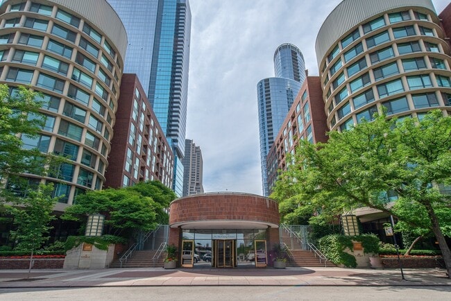 Building Photo - 440 N McClurg Ct