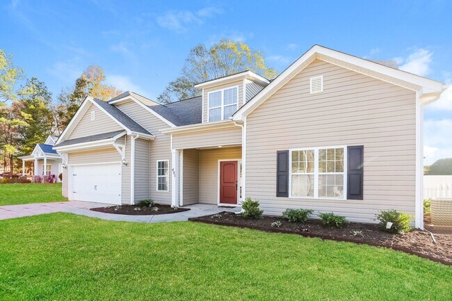 Foto del edificio - Three Bedroom House in Concord