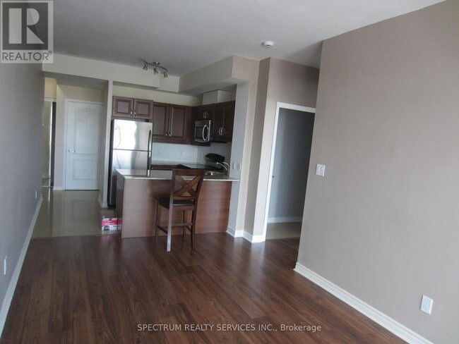 Photo du bâtiment - 3865 Lake Shore Blvd W