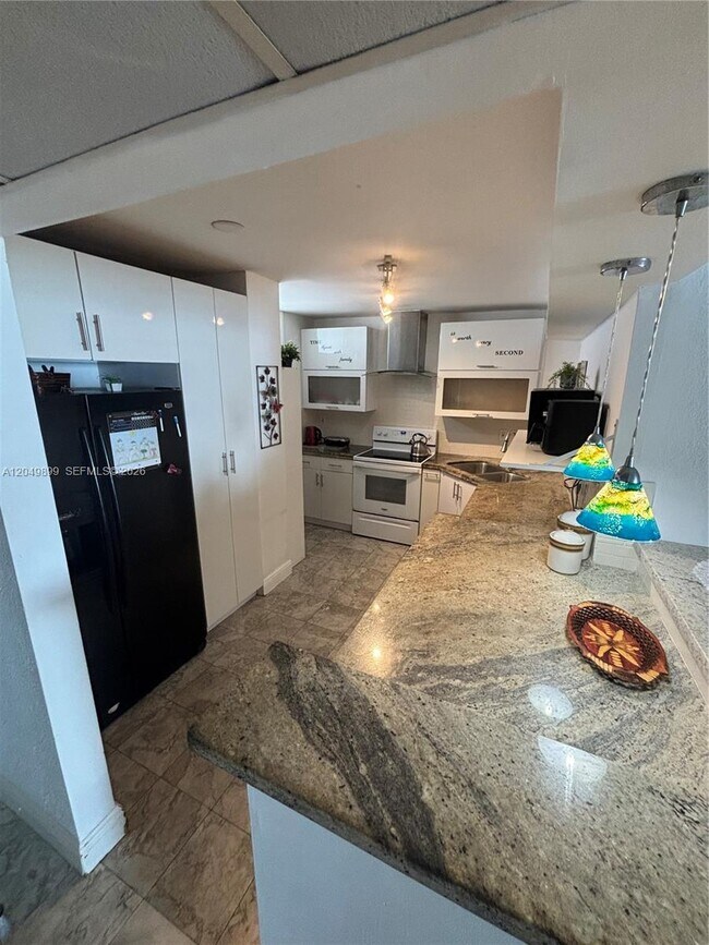 Building Photo - 6450 Collins Ave