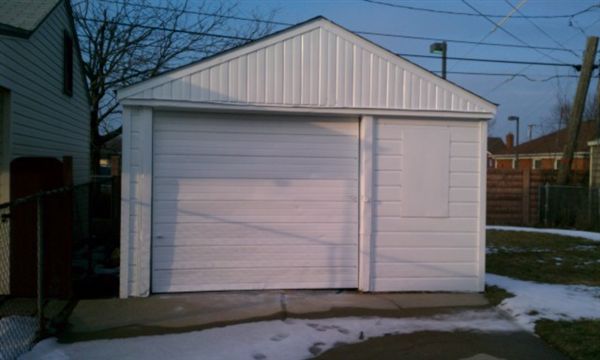 Building Photo - 15145 Sprenger Ave