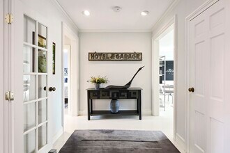 Building Photo - 37 Beacon St