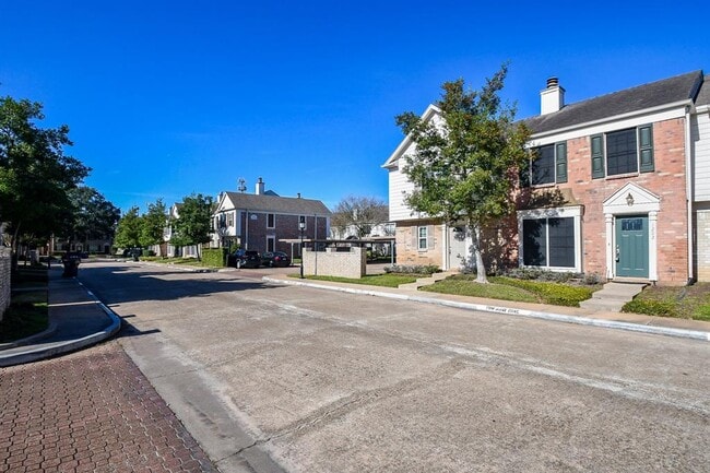 Foto del edificio - 2810 Grants Lake Blvd