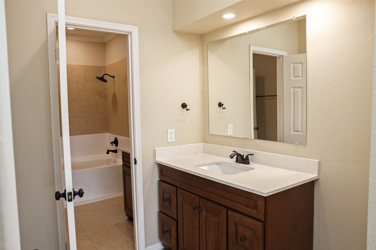 Foto principal - 290 Wilcrest Dr