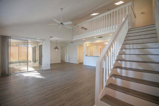 Building Photo - PRICE DROP!!!***TIMBERWOOD CIRCLE ** NAPLE...