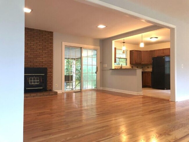 Foto del edificio - 9035 Forest Lawn Dr
