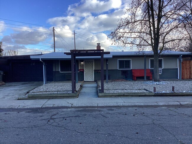 Foto del edificio - 3 Bedroom, 1 Bath Sacramento Gem!