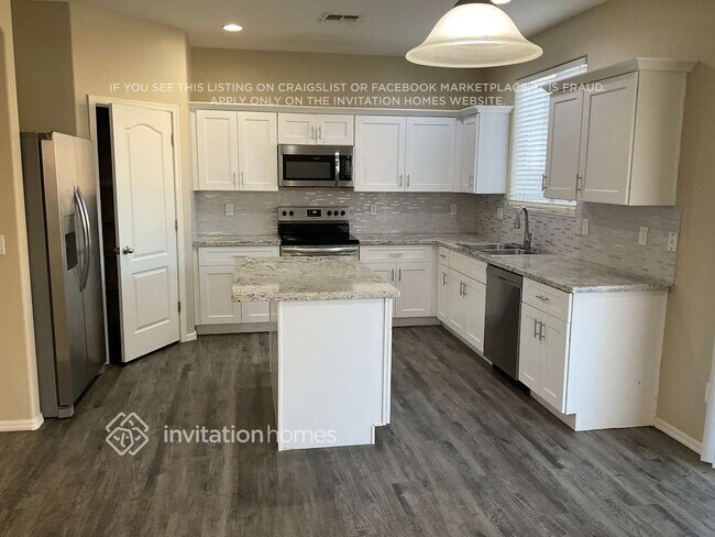 Foto del edificio - 17420 W Washington St