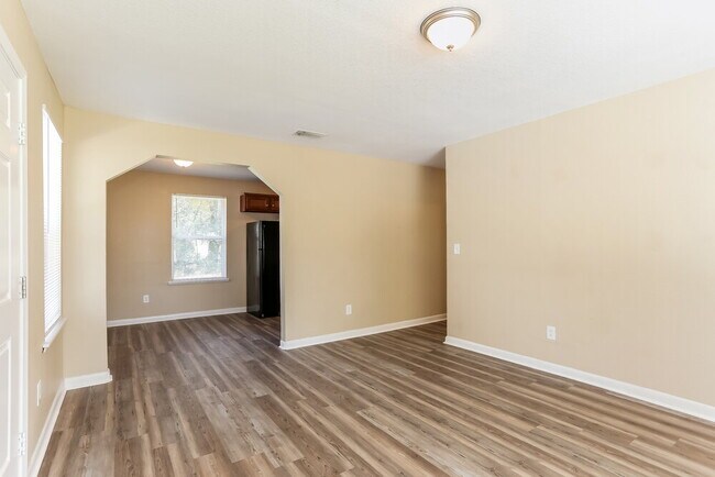 Foto del edificio - 5339 Newcombe Rd