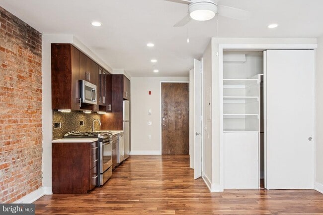 Building Photo - 131 S 13th St