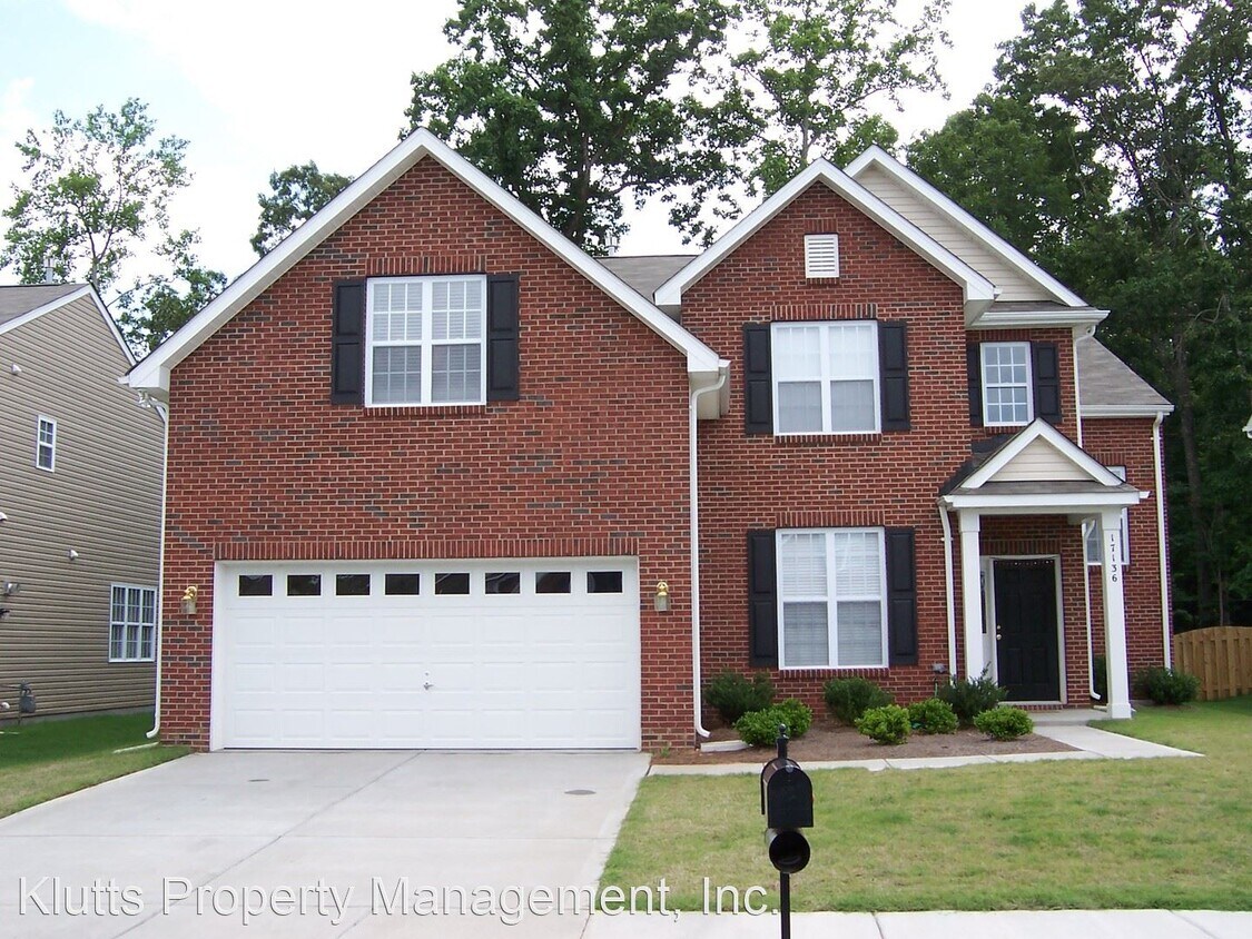 3 br, 2.5 bath House 17136 Westmill Lane House Rental in Charlotte