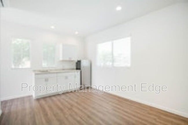 Building Photo - 40189 Julianne Dr