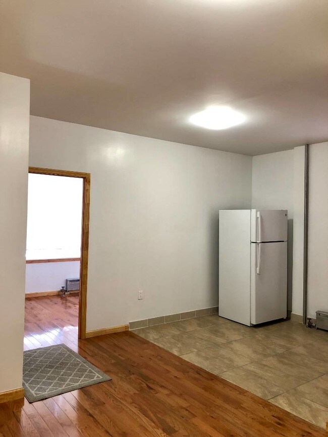 Foto del edificio - 1657 W 9th St