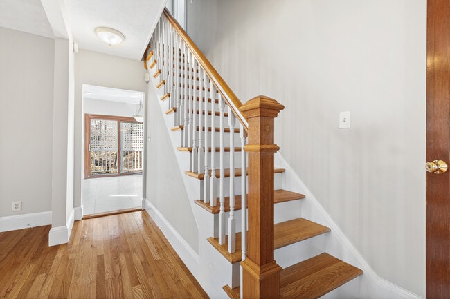 Building Photo - 1 Oak Grove Ct