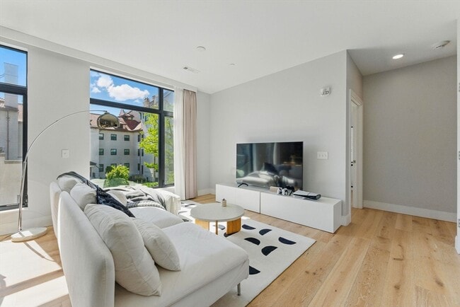 Building Photo - 191 Washington St