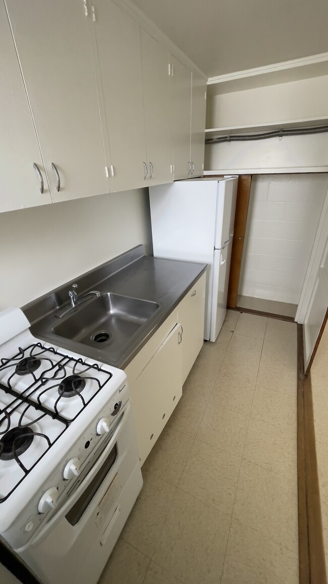 Building Photo - 516 Kamoku St