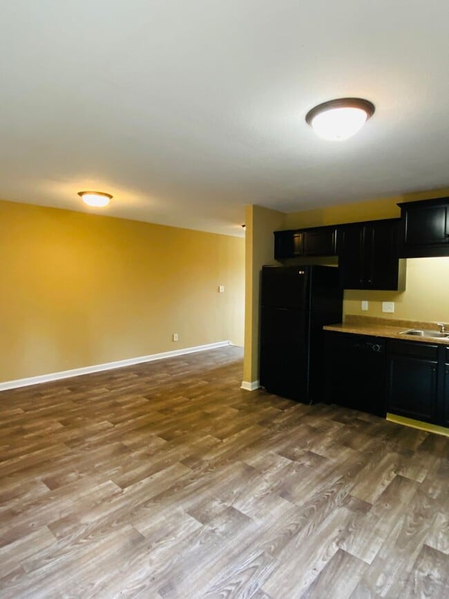 Building Photo - Townhome for Rent with Garage!