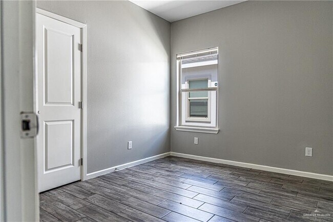 Building Photo - 5808 Sandpiper Ave