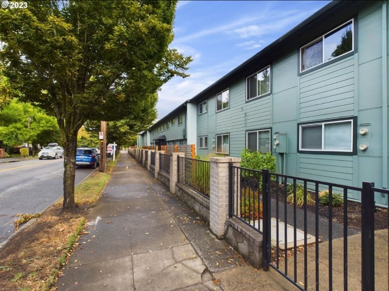 Photo - 9333 N Lombard St (Portland, OR)