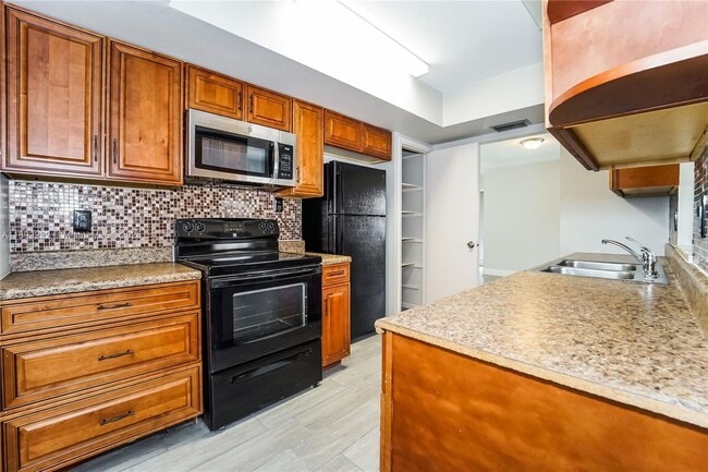 Foto del edificio - 6700 Douglas St