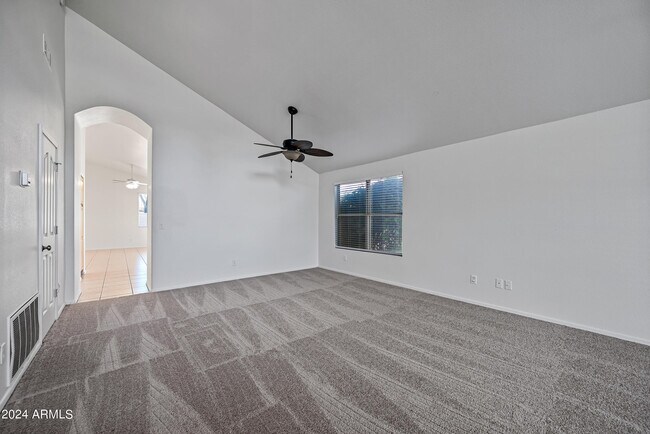 Foto del edificio - 7160 E Lindner Ave
