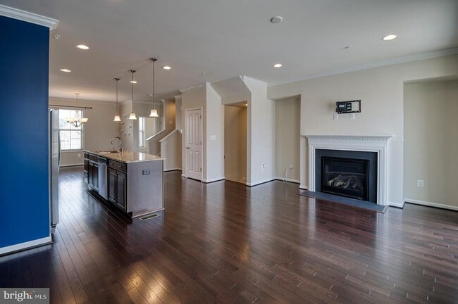 Building Photo - 4376 Shamrock Dr