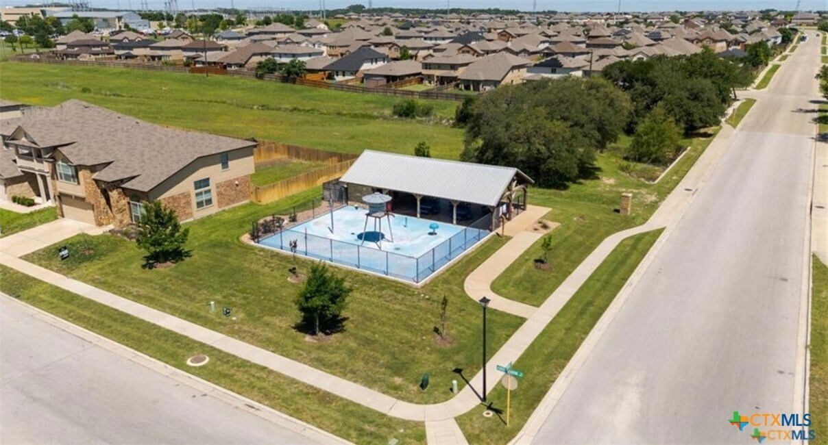 Foto del edificio - 9602 Glynhill Ct