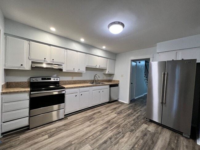 Building Photo - Three-bedroom, two-and-a-half bathrooms in...