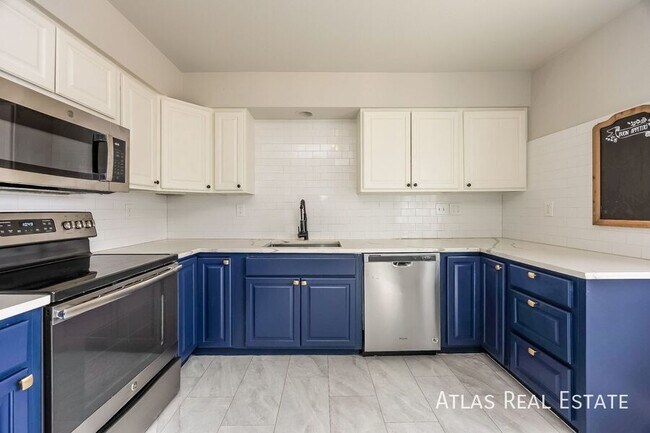 Building Photo - 2311 Sonoma Dr