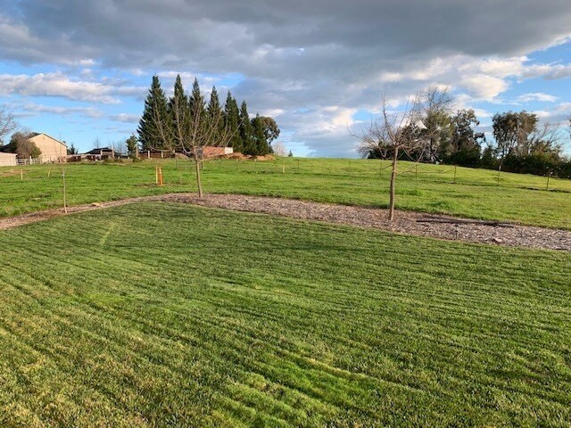Foto del edificio - 3 bed 2 bath 2 car garage in Loomis