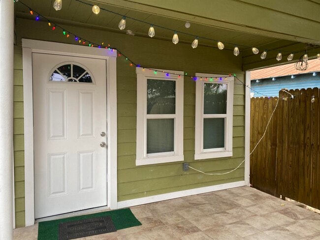 Foto del edificio - 305 W Ash St