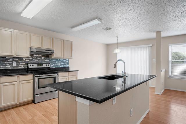 Building Photo - 2207 Bolivar Dr