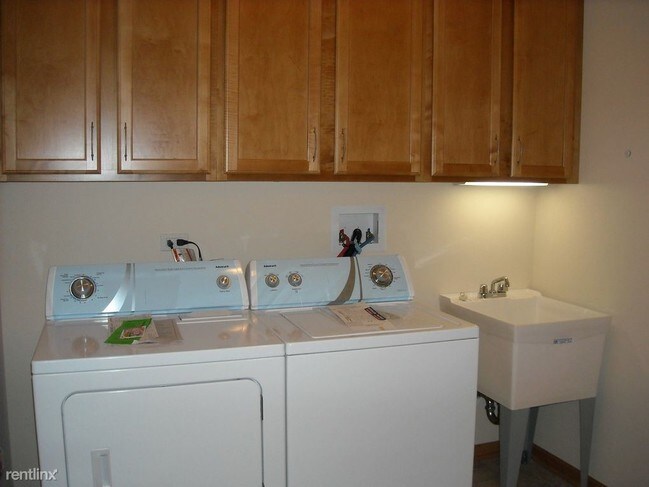 Building Photo - 2 br, 2 bath  - 5761 W Higgins Ave