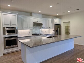 Building Photo - 5441 Tree Farm Ln