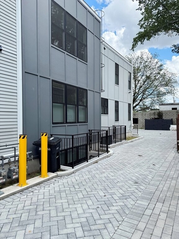 Building Photo - 17 Fremont St