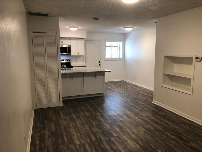 Foto del edificio - 2413 Leon St