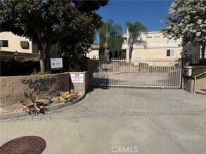 Building Photo - 5340 Las Virgenes Rd