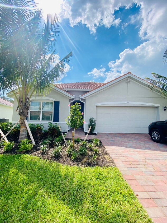 Foto principal - 3076 Royal Gardens Ave