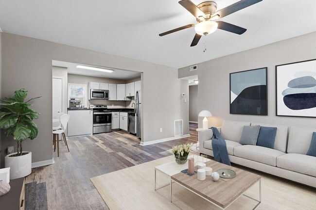 Foto del edificio - Renovated 2BR/1BA Apts Near Downtown Raleigh. 1 Mile to 1-440. Pets Welcome.