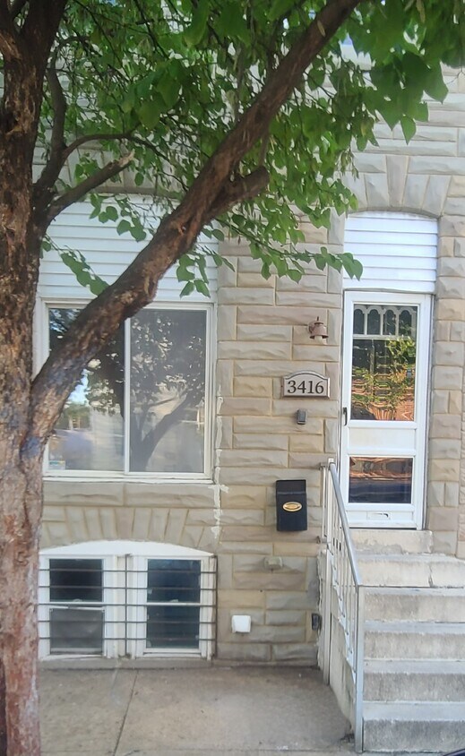 Foto principal - 3416 Mount Pleasant Ave