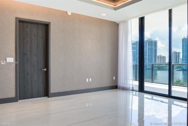 Building Photo - 5000 Island Estates Dr