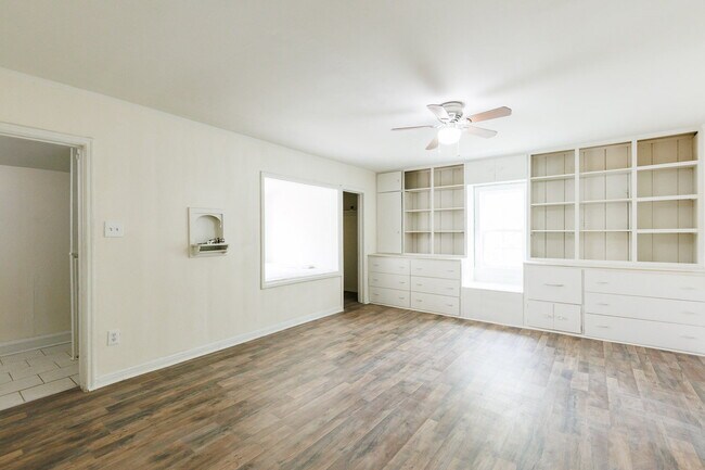 Foto del edificio - Spacious Backhouse Near Texas Tech, and Medical Centers!!