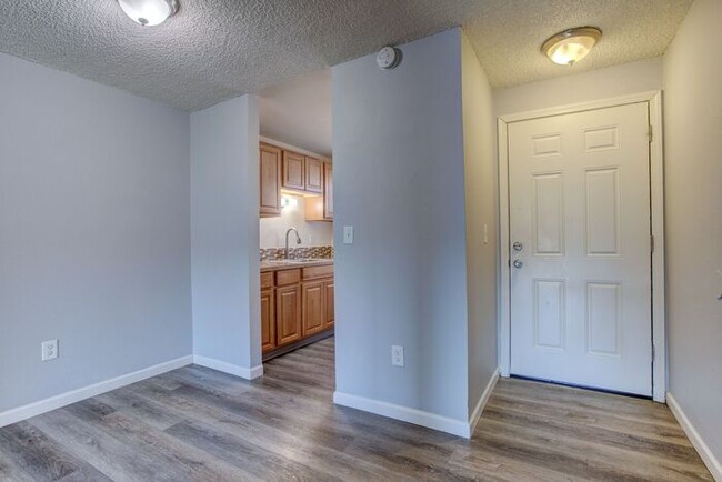 Building Photo - FIRST MONTH FREE!! 1 bedroom 1 bath close ...